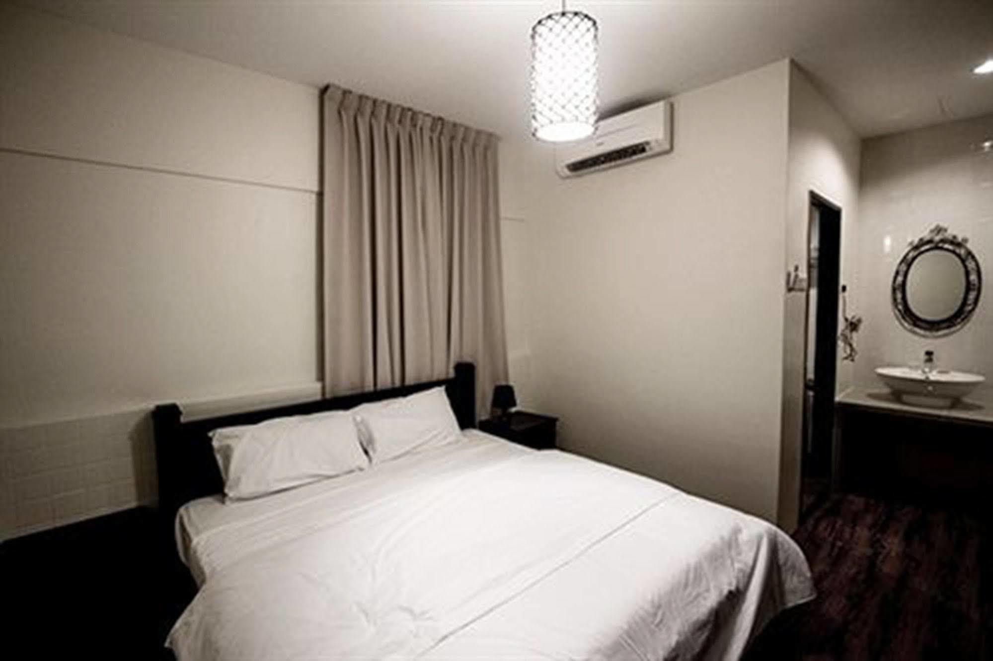 Hotel 8 Boutique By The Sea à Tanjung Tokong Extérieur photo