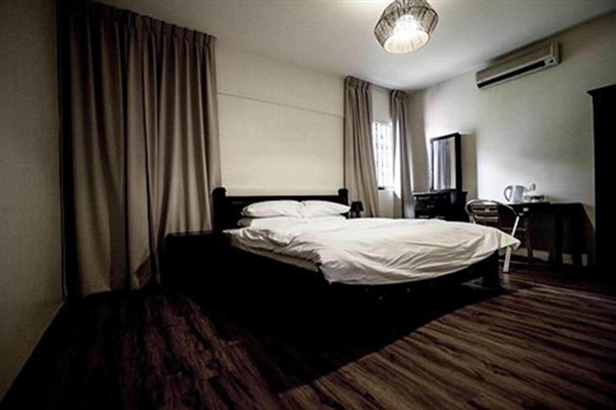 Hotel 8 Boutique By The Sea à Tanjung Tokong Extérieur photo