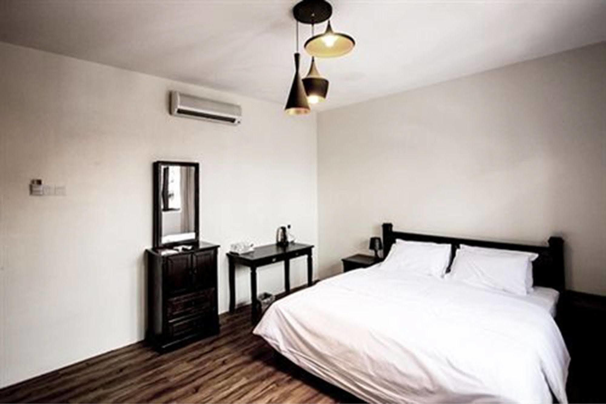 Hotel 8 Boutique By The Sea à Tanjung Tokong Extérieur photo