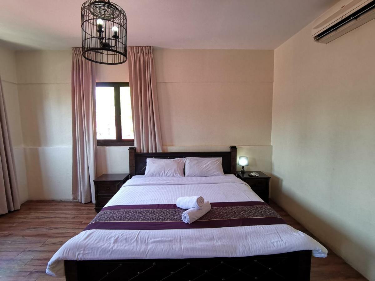 Hotel 8 Boutique By The Sea à Tanjung Tokong Extérieur photo