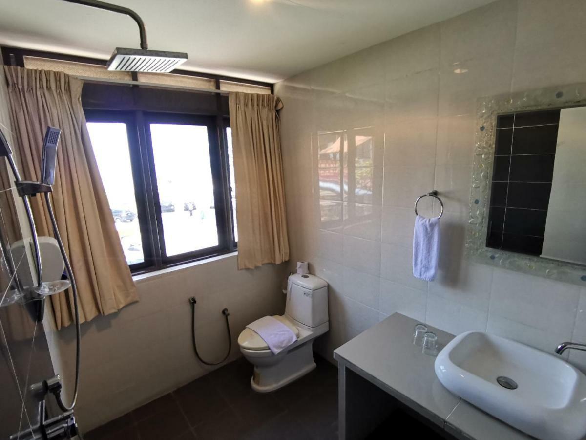 Hotel 8 Boutique By The Sea à Tanjung Tokong Extérieur photo