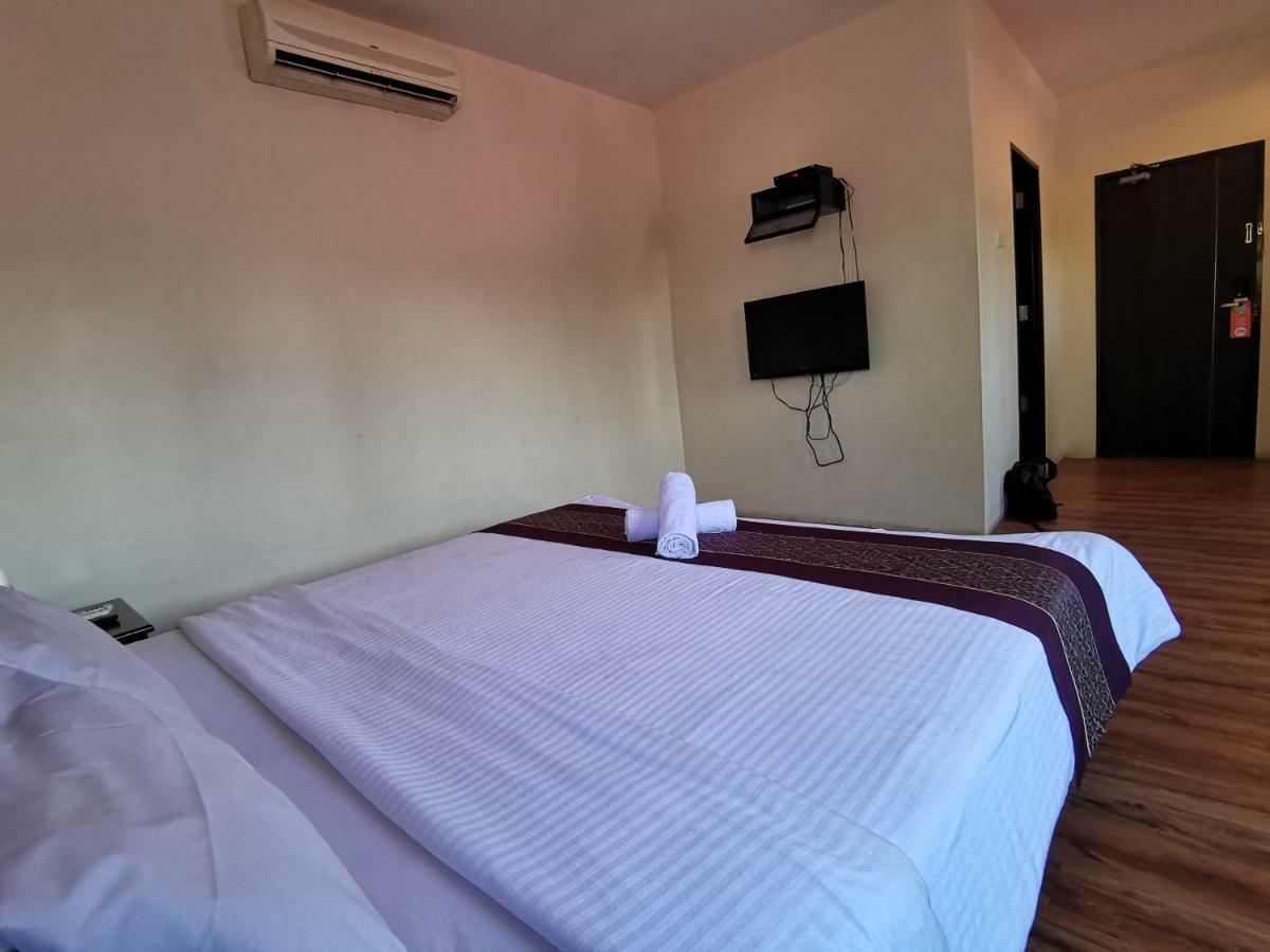 Hotel 8 Boutique By The Sea à Tanjung Tokong Extérieur photo